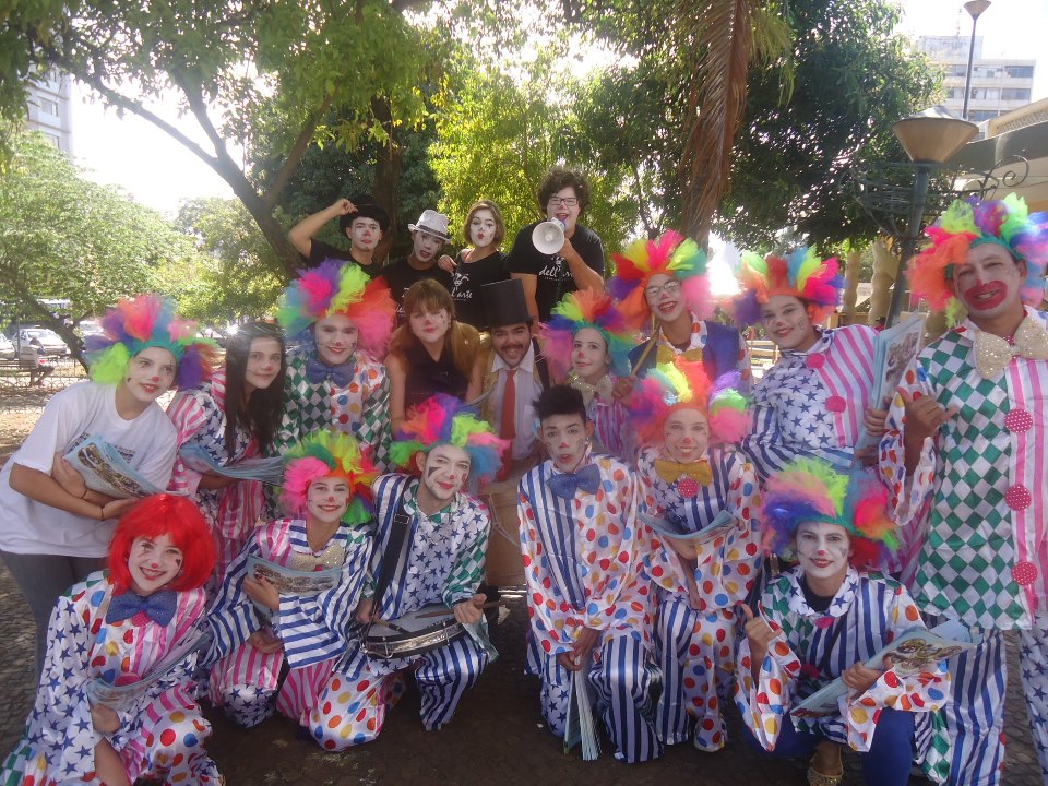 AULAS DE TEATRO PARA ADOLESCENTE.jpg